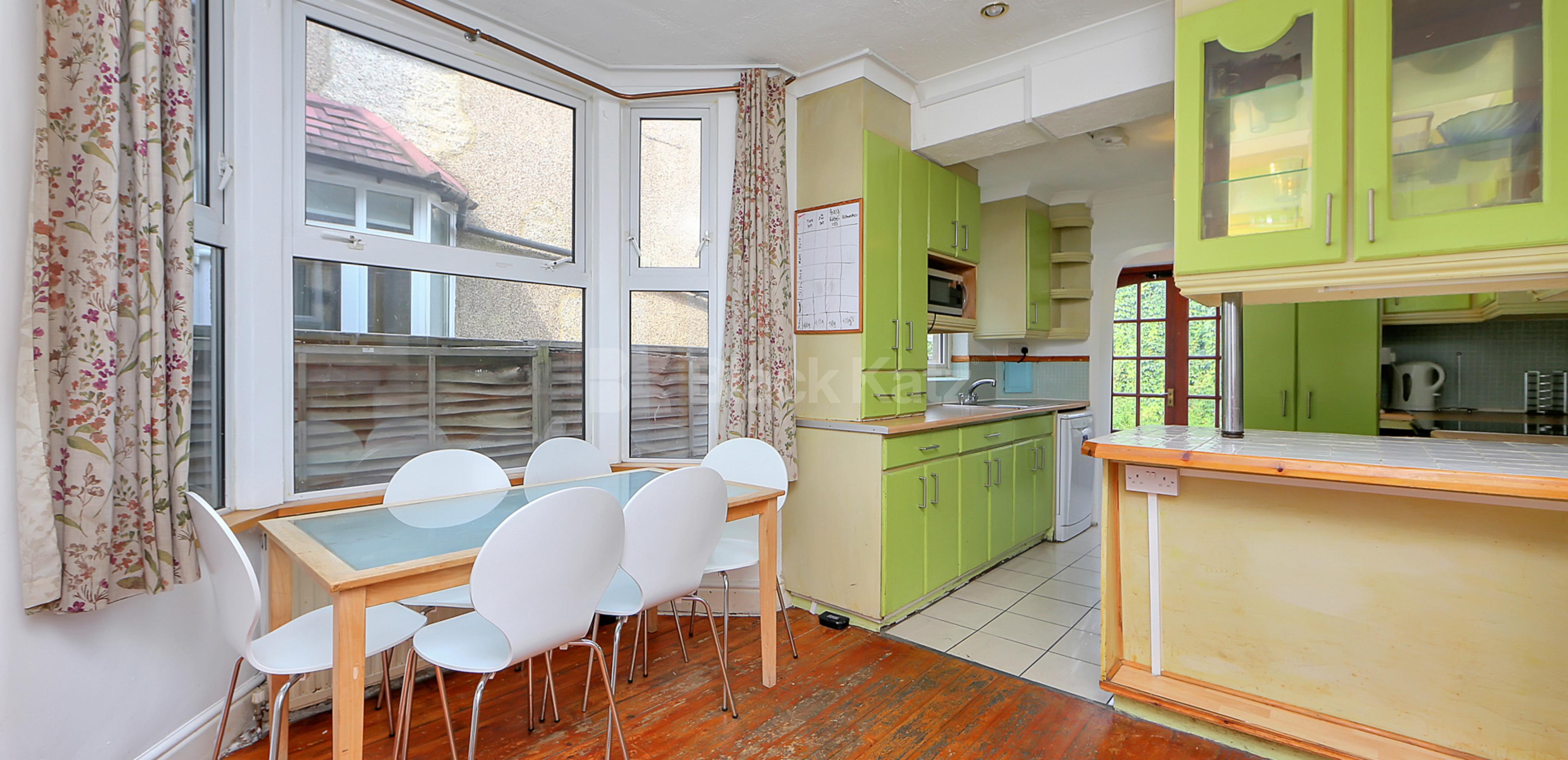 			LET , 5 Bedroom, 1 bath, 1 reception House			 Trundleys Road , Surrey Quays SE8